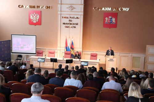В.С. Околотин выступил с лекцией перед сотрудниками УМВД