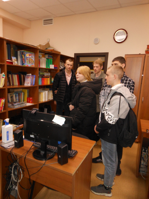 Ресурсный центр ИГН посетили старшеклассники