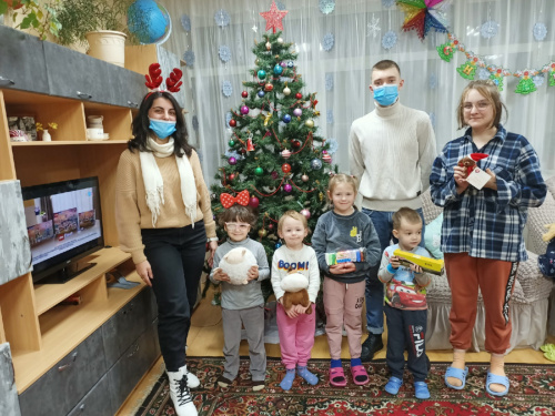 Волонтеры ИвГУ поздравили воспитанников детского дома