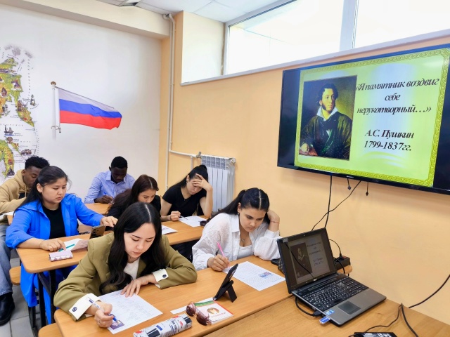 В преддверии Дня русского языка в Ивановском государственном университете прошло познавательное мероприятие для иностранных студентов.