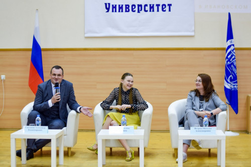 «Неделя карьеры – 2022» открылась панельной дискуссией «Дорогу педагогу!»