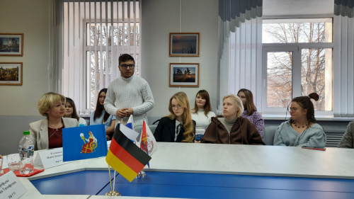Студенты ИвГУ приняли участие в заседании Студенческого дискуссионного клуба