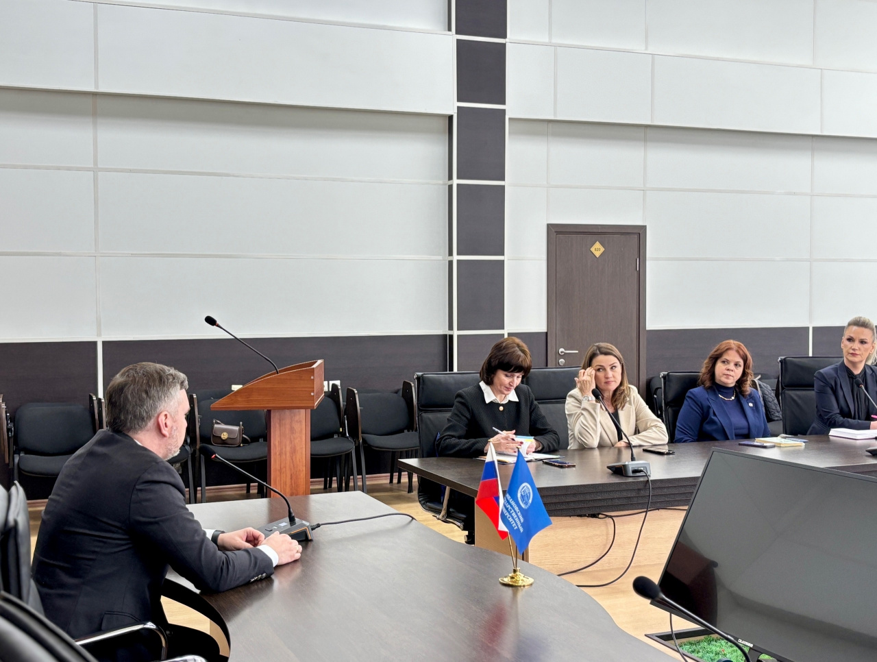 4 мая 2026 года состоялась рабочая встреча представителей ФГБОУ ВО «Ивановский государственный университет», Ивановского регионального отделения партии «Единая Россия» и Координационного центра ИвГУ
